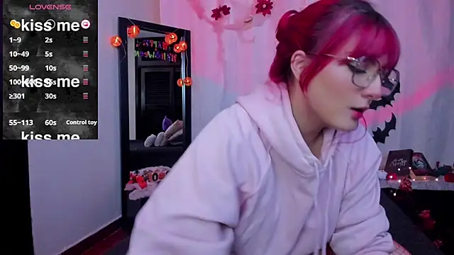 Snapshot of Dafne_Moon chatting on October 18, 2025, 5:54 am Dafne Moon online show from October 18, 2025, 5:54 am