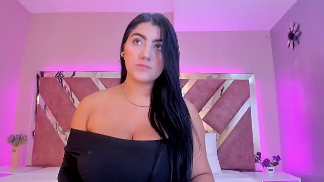 Snapshot of PaulinaDuarte chatting on December 10, 2024, 12:27 pm PaulinaDuarte online show from December 10, 2024, 12:27 pm