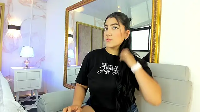 Snapshot of PaulinaDuarte chatting on December 20, 2024, 5:18 pm PaulinaDuarte online show from December 20, 2024, 5:18 pm