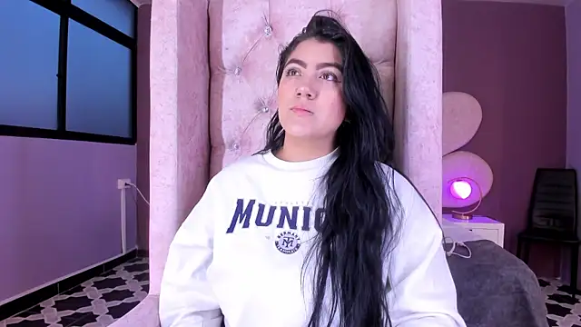 Snapshot of PaulinaDuarte chatting on December 27, 2024, 11:17 am PaulinaDuarte online show from December 27, 2024, 11:17 am