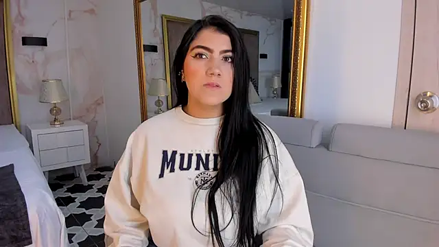 Snapshot of PaulinaDuarte chatting on January 14, 2025, 11:20 am PaulinaDuarte online show from January 14, 2025, 11:20 am