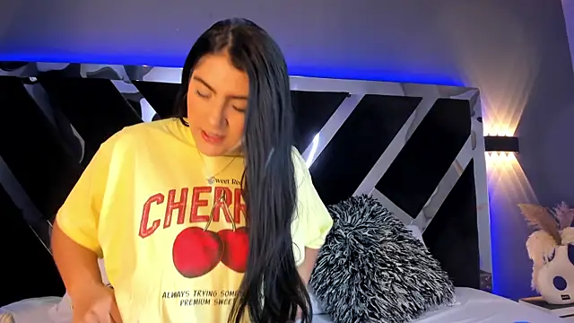 Snapshot of PaulinaDuarte chatting on February 6, 2025, 11:21 am PaulinaDuarte online show from February 6, 2025, 11:21 am