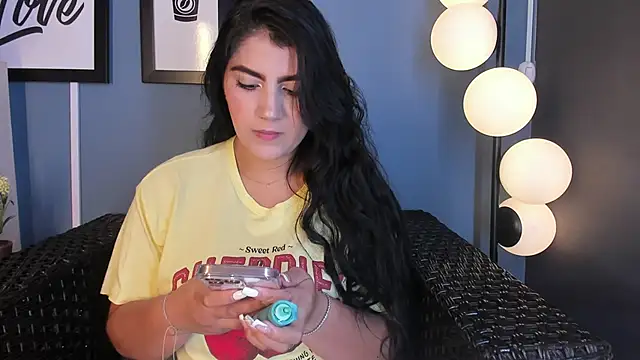 Snapshot of PaulinaDuarte chatting on February 14, 2025, 1:29 pm PaulinaDuarte online show from February 14, 2025, 1:29 pm