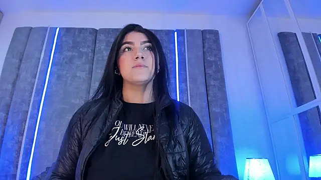 Snapshot of PaulinaDuarte chatting on March 12, 2025, 12:15 pm PaulinaDuarte online show from March 12, 2025, 12:15 pm
