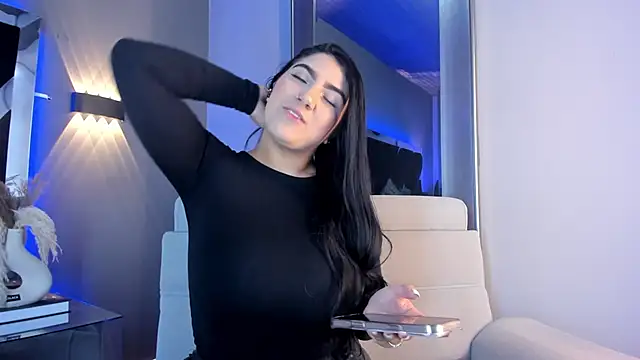 Snapshot of PaulinaDuarte chatting on March 19, 2025, 11:28 am PaulinaDuarte online show from March 19, 2025, 11:28 am