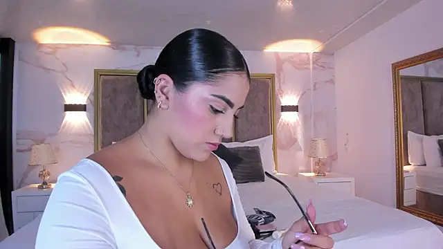 PaulinaDuarte online show from May 7, 2026, 11:48 am