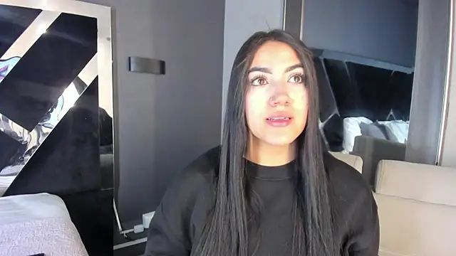 PaulinaDuarte online show from July 6, 2026, 11:29 am