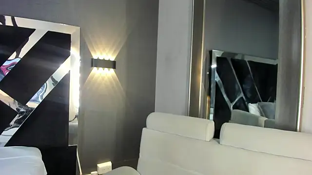PaulinaDuarte online show from July 7, 2026, 11:47 am