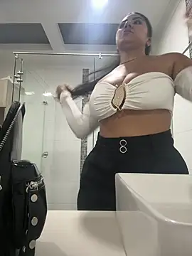 PaulinaDuarte online show from July 10, 2026, 10:29 am