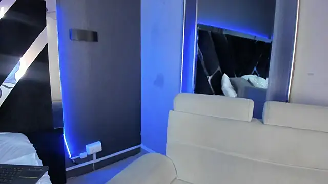 PaulinaDuarte online show from July 11, 2026, 11:57 am