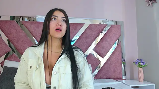 PaulinaDuarte online show from July 15, 2026, 11:26 am