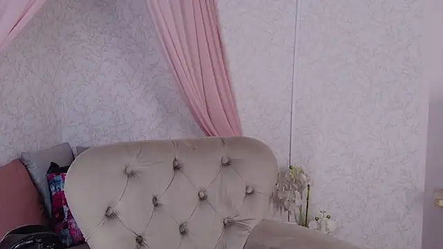 PaulinaDuarte online show from July 24, 2026, 11:52 am