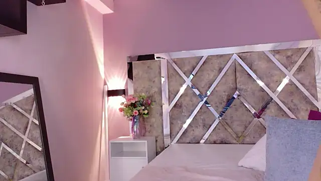 PaulinaDuarte online show from July 28, 2026, 6:20 pm