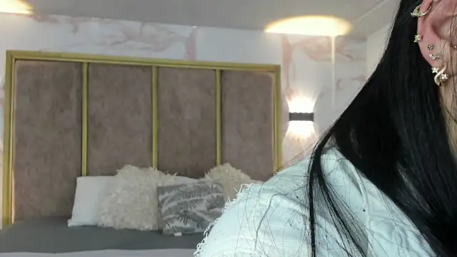 PaulinaDuarte online show from August 3, 2026, 11:05 am