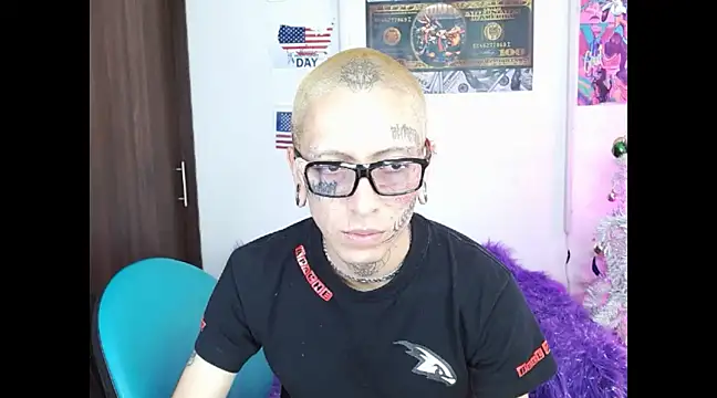 Snapshot of deivid_estrada chatting on December 18, 2024, 3:00 pm deivid estrada online show from December 18, 2024, 3:00 pm