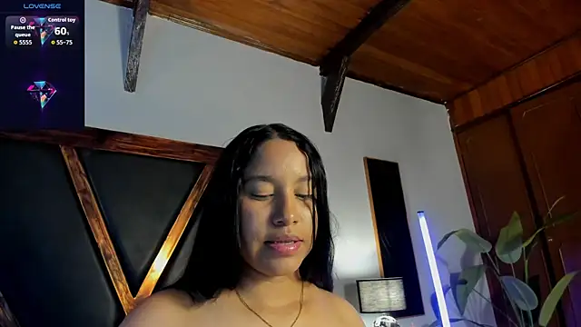 EmiliWilliams online show from May 26, 2026, 11:56 pm