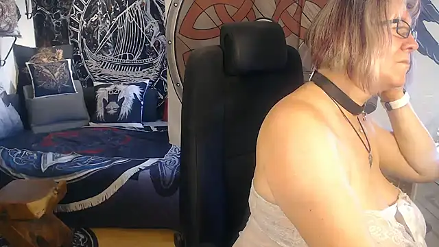 TittenMichelle online show from October 3, 2025, 10:34 am