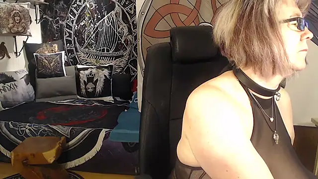 TittenMichelle online show from June 14, 2026, 3:52 am