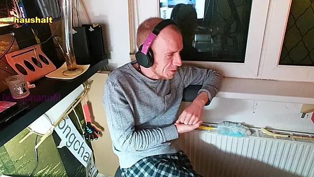 Snapshot of BongChannel chatting on January 12, 2025, 6:28 am BongChannel online show from January 12, 2025, 6:28 am