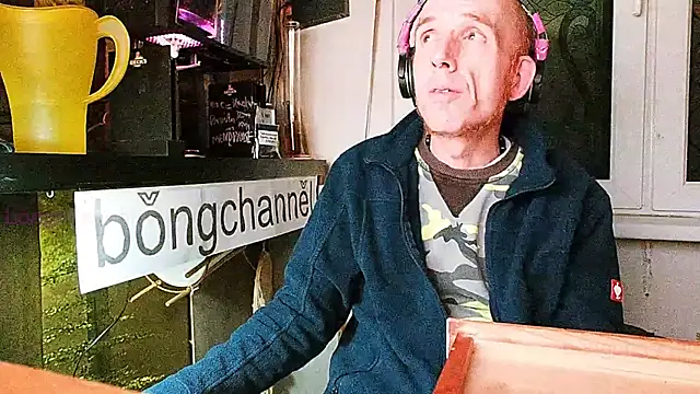 Snapshot of BongChannel chatting on January 26, 2025, 3:27 am BongChannel online show from January 26, 2025, 3:27 am