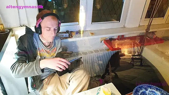 Snapshot of BongChannel chatting on March 18, 2025, 12:05 am BongChannel online show from March 18, 2025, 12:05 am