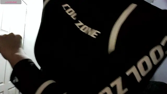 linzeysmith4 online show from April 13, 2026, 2:28 am