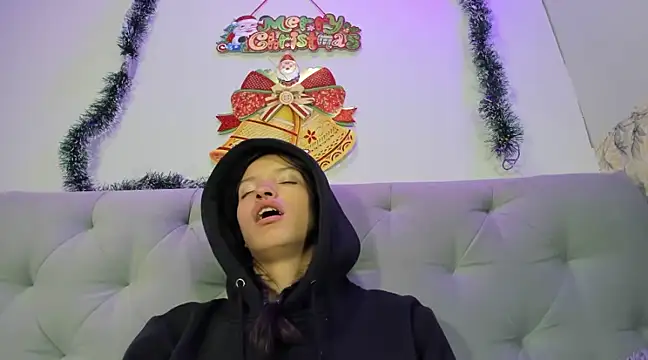 Snapshot of Emma-Wilson chatting on December 20, 2024, 8:06 am Emma-Wilson online show from December 20, 2024, 8:06 am