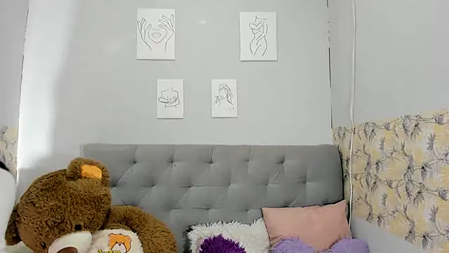 Snapshot of Emma-Wilson chatting on January 9, 2025, 4:19 am Emma-Wilson online show from January 9, 2025, 4:19 am