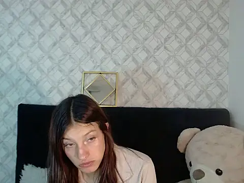 Emma-Wilson online show from December 5, 2025, 6:11 am