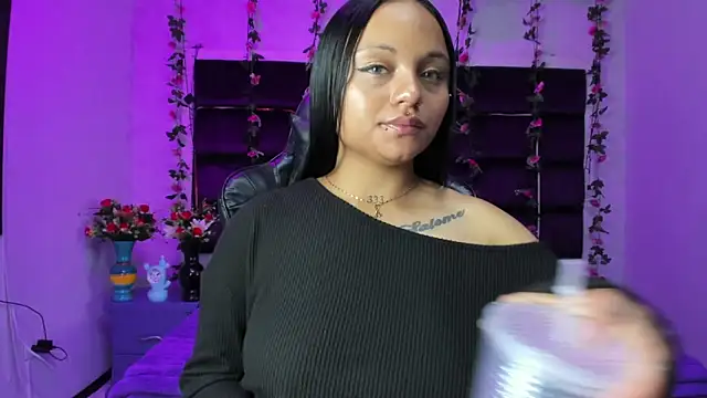 Snapshot of sweelanna__ chatting on June 9, 2026, 12:22 am sweelanna online show from June 9, 2026, 12:22 am