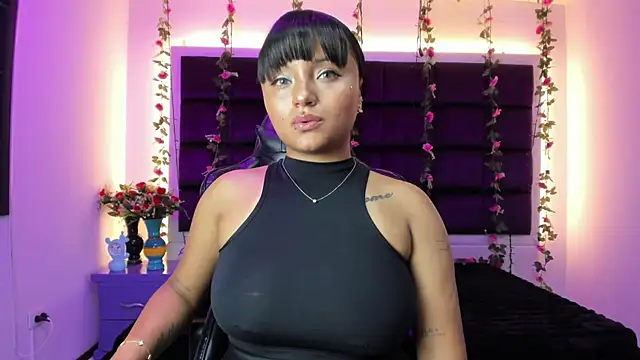 Snapshot of sweelanna__ chatting on July 9, 2026, 12:26 am sweelanna online show from July 9, 2026, 12:26 am