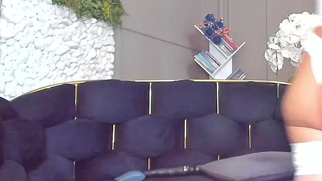 Deliciouslips online show from October 20, 2025, 12:05 pm