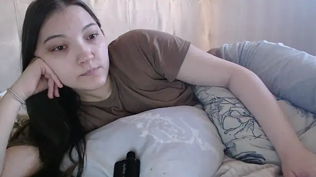 AlisaDevis online show from April 5, 2026, 1:08 pm