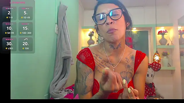 lorenapinto online show from June 10, 2026, 4:12 am