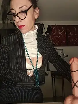 freyamoret online show from May 7, 2026, 2:17 am