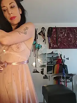 freyamoret online show from June 25, 2026, 4:56 am