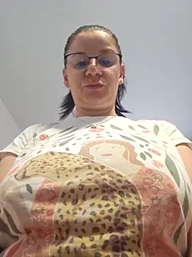 KristenVega online show from October 2, 2025, 6:53 am