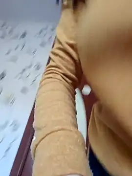 KristenVega online show from November 12, 2025, 12:27 pm