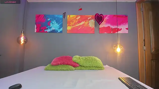 summer lee  online show from December 19, 2024, 6:12 pm