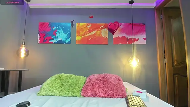 summer lee  online show from December 26, 2024, 6:22 pm