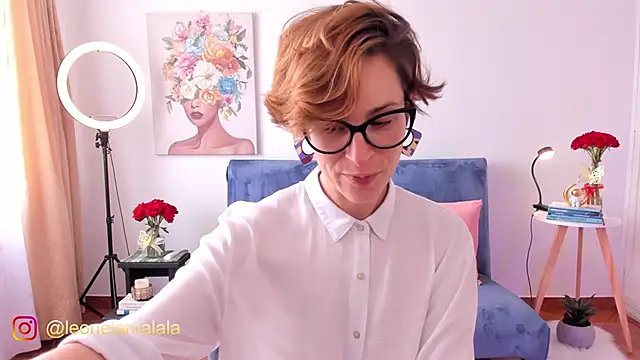 cuddlingbunny online show from October 5, 2025, 3:54 pm