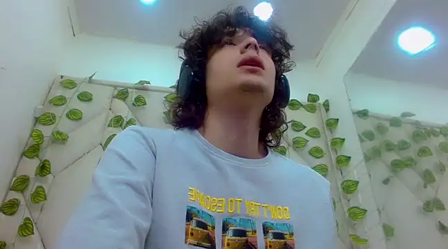 Snapshot of Sr_BonnyEthan chatting on February 15, 2025, 2:00 pm Sr BonnyEthan online show from February 15, 2025, 2:00 pm