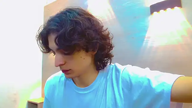 Sr BonnyEthan online show from October 8, 2025, 1:53 pm