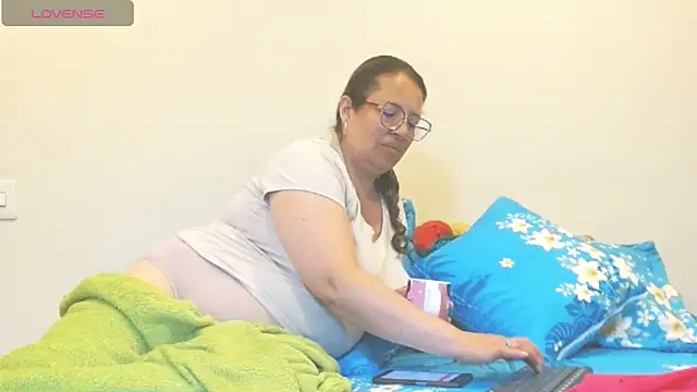 honeyhot paty online show from June 17, 2026, 11:56 am