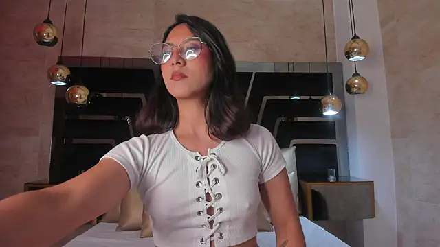 DaraBeckett online show from October 13, 2025, 11:54 am