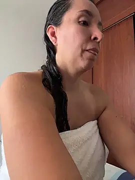 emely sexx20 online show from May 5, 2026, 5:10 pm