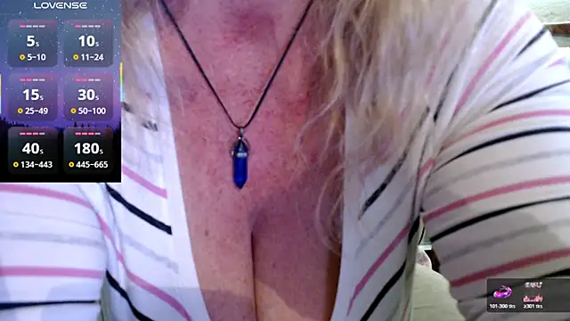 Snapshot of JennaDeluxe chatting on February 13, 2026, 7:37 am JennaDeluxe online show from February 13, 2026, 7:37 am