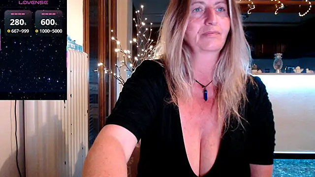 Snapshot of JennaDeluxe chatting on March 18, 2026, 4:04 am JennaDeluxe online show from March 18, 2026, 4:04 am