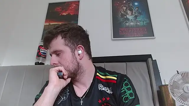 Snapshot of maxy49 chatting on November 11, 2025, 12:49 pm maxy49 online show from November 11, 2025, 12:49 pm