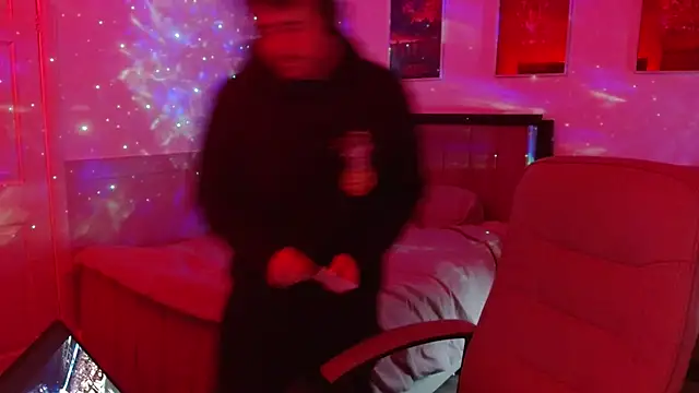 Snapshot of maxy49 chatting on November 23, 2025, 5:35 pm maxy49 online show from November 23, 2025, 5:35 pm